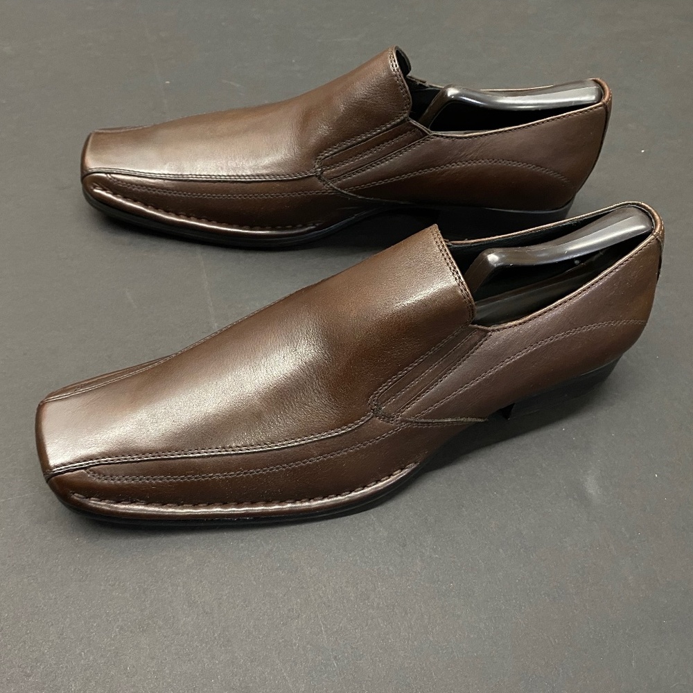 NWB Kenneth Cole “Ring N Run” size 9